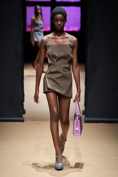 Look 19